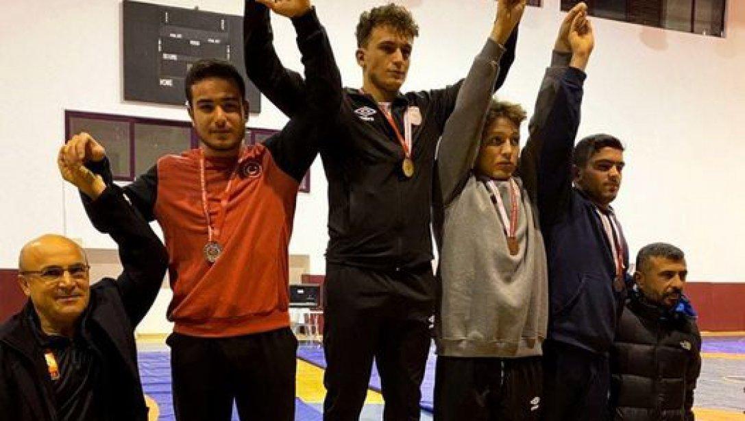 Antalya Okullar Arası Güreş İl Şampiyonasında İkincilik
